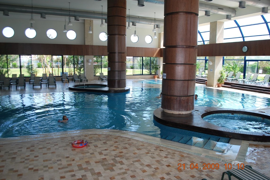 imagini hotel TITANIC LARA